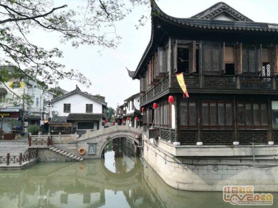 五彩几何塔